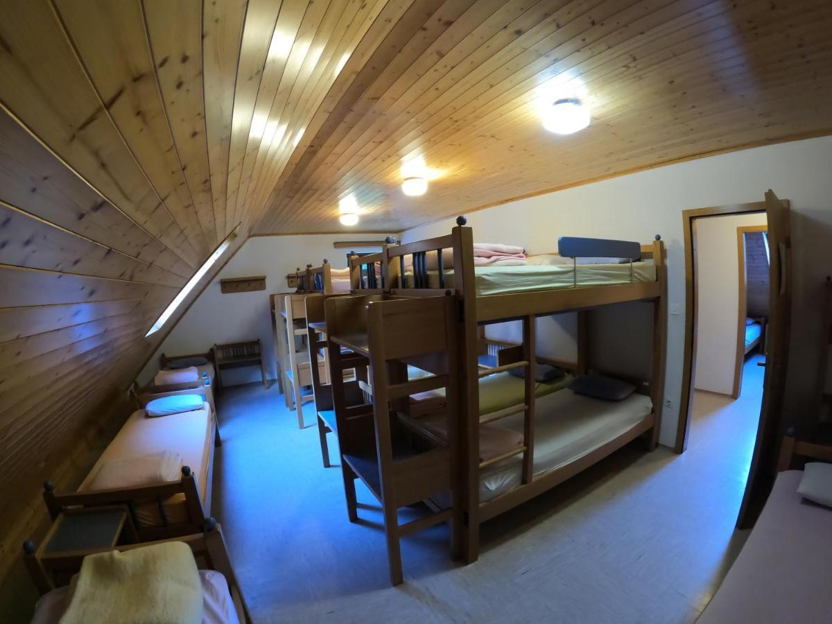 Pus Bavsica Hostel Log pod Mangartom Luaran gambar