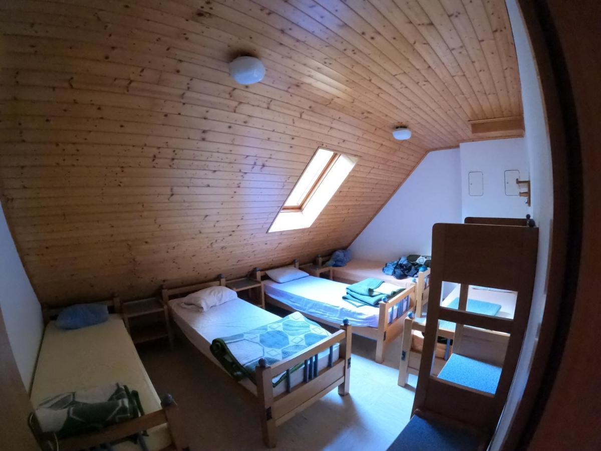 Pus Bavsica Hostel Log pod Mangartom Luaran gambar