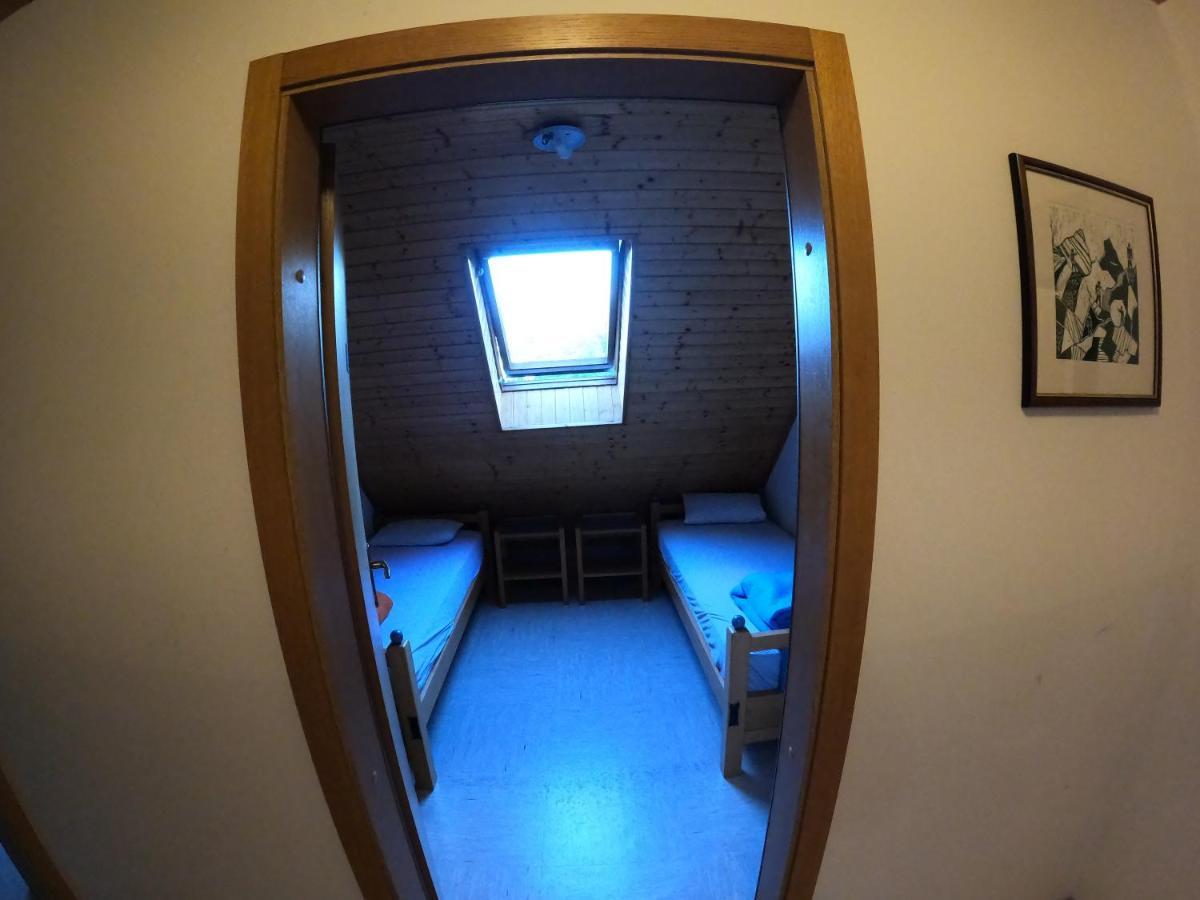 Pus Bavsica Hostel Log pod Mangartom Luaran gambar