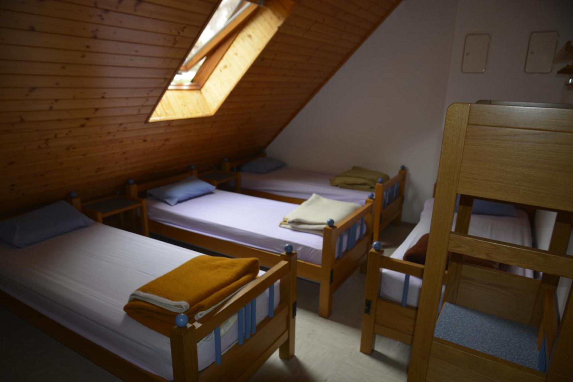 Pus Bavsica Hostel Log pod Mangartom Luaran gambar