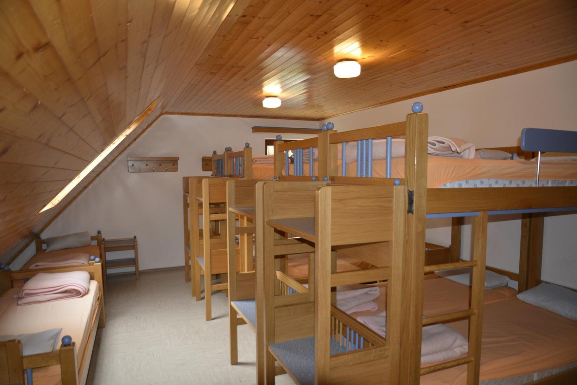 Pus Bavsica Hostel Log pod Mangartom Luaran gambar